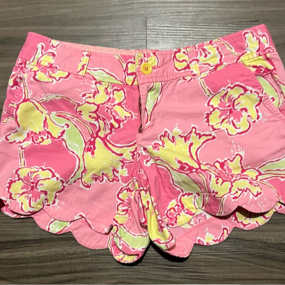 Lilly Pulitzer Pink Floral Scallop Hem Shorts